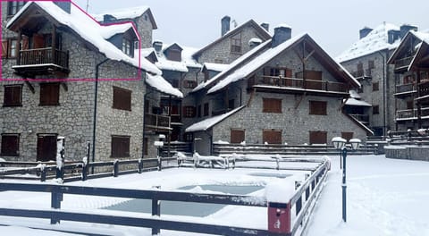 Property building, Off site, Day, Winter, Balcony/Terrace, Swimming pool