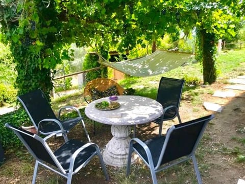 Patio, Day, Garden, Dining area