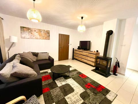 TV and multimedia, Living room, Seating area, flat iron