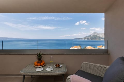 Natural landscape, View (from property/room), Balcony/Terrace, Seating area, Mountain view, Sea view