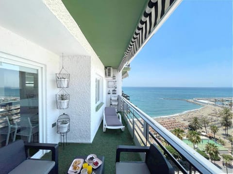View (from property/room), Photo of the whole room, City view, Landmark view, Landmark view, Mountain view, Sea view, Street view, Quiet street view
