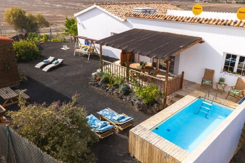 Off site, BBQ facilities, Garden, Balcony/Terrace, Swimming pool, sunbed