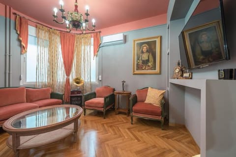 TV and multimedia, Living room, Seating area, air conditioner