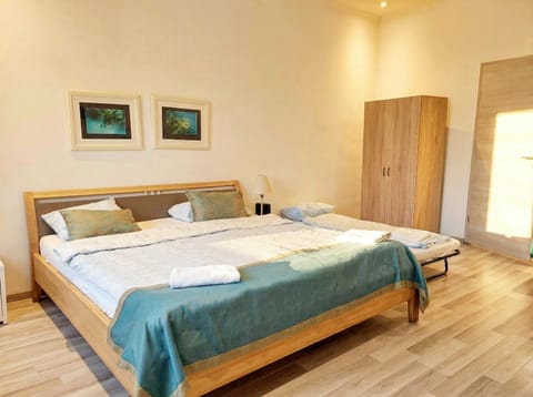 Bed, Bedroom, towels, wardrobe