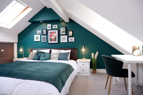 Bed, Photo of the whole room, Bedroom