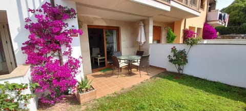 Property building, Garden, Balcony/Terrace