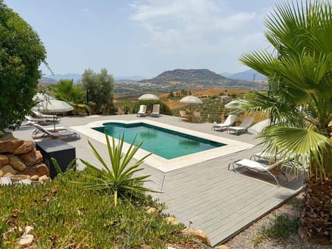 Day, Natural landscape, Mountain view, Pool view, Swimming pool, sunbed