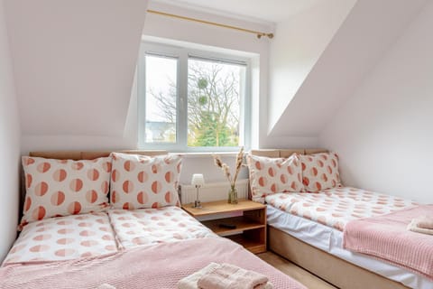 Bed, Photo of the whole room, towels