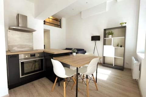 Kitchen or kitchenette, Living room, Seating area, Dining area, pet friendly, stove