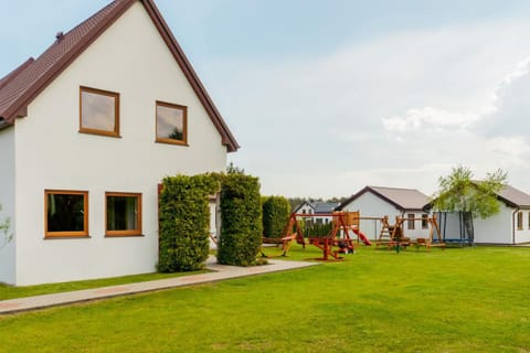 Property building, Spring, Day, Natural landscape, Garden, Garden, Garden view