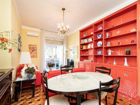 Communal lounge/ TV room, TV and multimedia, Living room, Seating area, Dining area