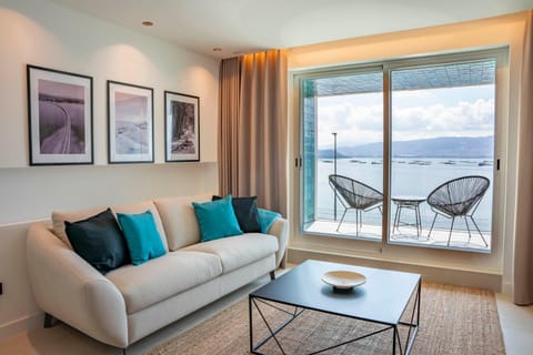 Natural landscape, View (from property/room), Balcony/Terrace, Living room