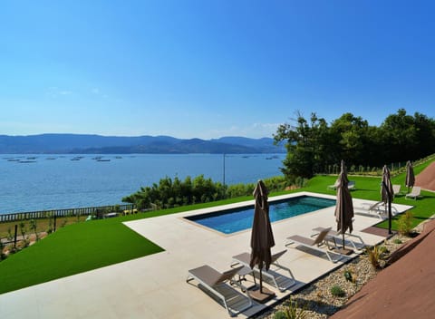 Pool view, Swimming pool, sunbed