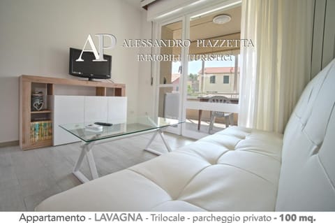 TV and multimedia, Living room, Seating area, Evening entertainment