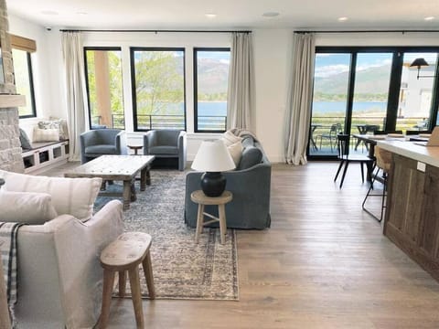View (from property/room), Living room, Seating area