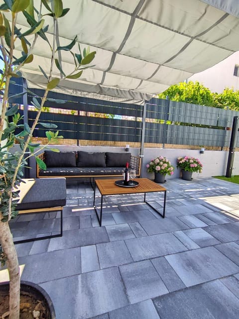 Patio, Day, Garden, View (from property/room), Balcony/Terrace, Seating area, Garden view