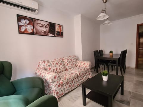 Communal lounge/ TV room, Living room, Dining area, air conditioner