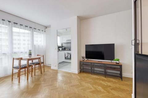 L'Appartement d'Art et de Lumière Apartment in Clichy