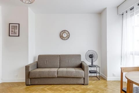 L'Appartement d'Art et de Lumière Apartment in Clichy