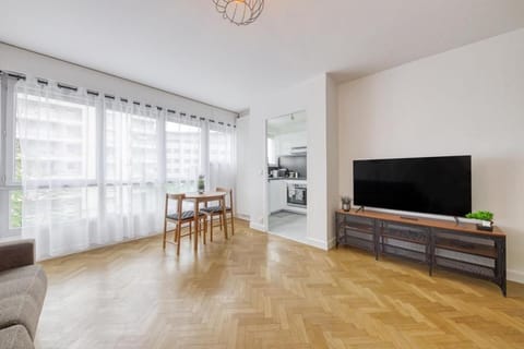 L'Appartement d'Art et de Lumière Apartment in Clichy