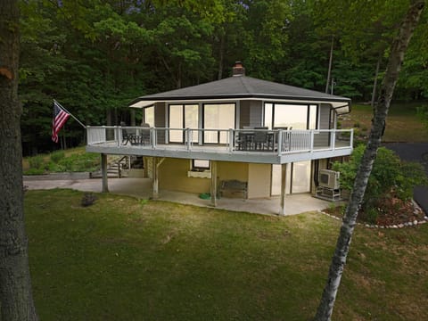 Glen Lake Ridge House in Glen Lake