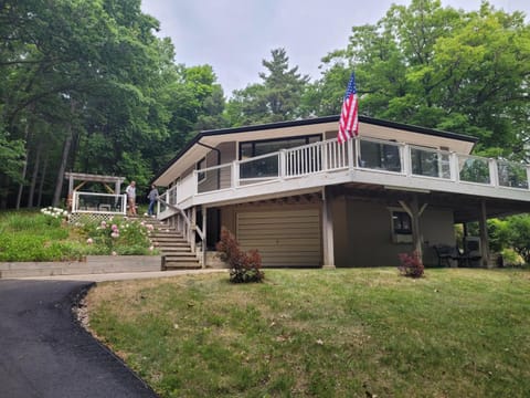 Glen Lake Ridge House in Glen Lake