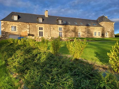 Property building, Spring, Day, Natural landscape, Garden, Garden view, Landmark view