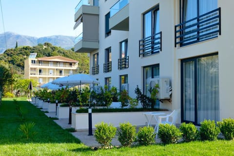 Property building, Natural landscape, Garden, Garden view, Mountain view