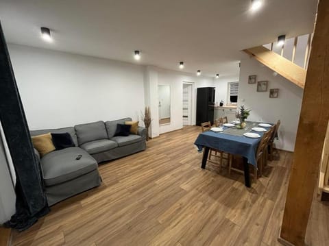 TV and multimedia, Kitchen or kitchenette, Living room, Seating area, Dining area