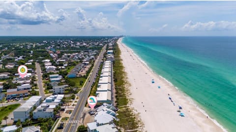 Steps to the beach & close to 30A! Private pool with sundeck & putt putt golf! House in Sunnyside