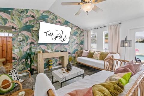 Steps to the beach & close to 30A! Private pool with sundeck & putt putt golf! House in Sunnyside