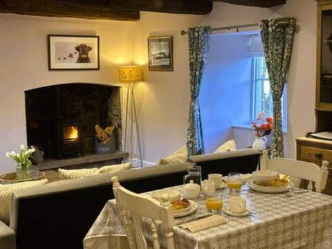 Dining area, Breakfast, fireplace