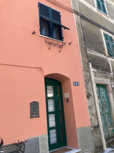 La Caponera House in Province of Massa and Carrara