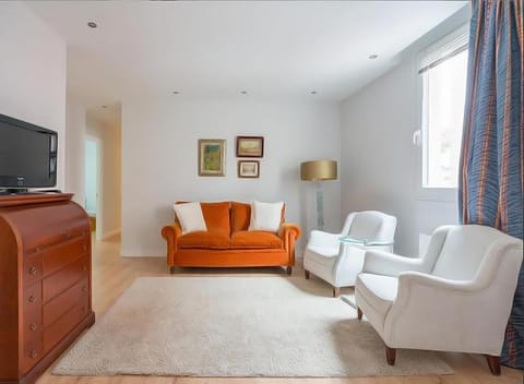 Communal lounge/ TV room, Living room, Lounge or bar