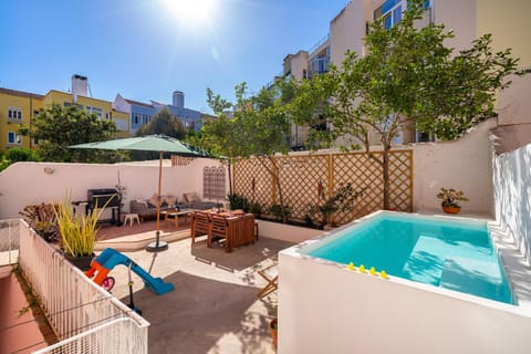 Patio, Spring, Garden, Balcony/Terrace, Seating area, Garden view, Pool view, Swimming pool, Swimming pool, sunbed