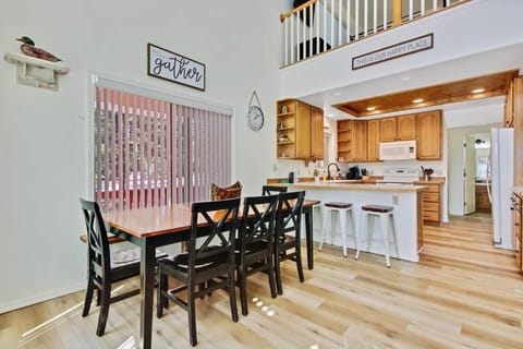 Cascade Cabin Mountain Getaway with Private Beach Cabin in Valley County