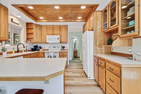 Cascade Cabin Mountain Getaway with Private Beach Cabin in Valley County