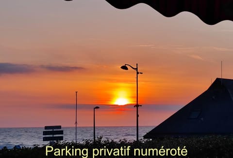 Sea view, Sunset, Parking