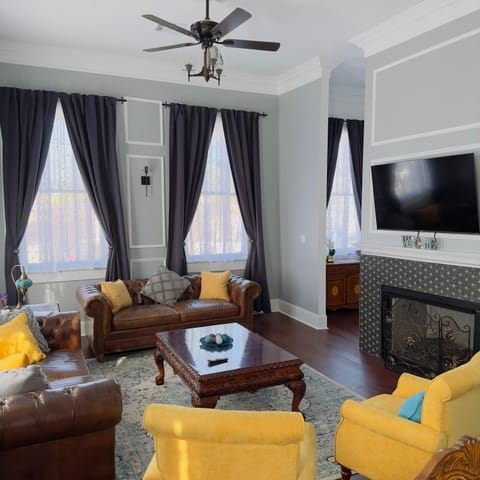 Communal lounge/ TV room
