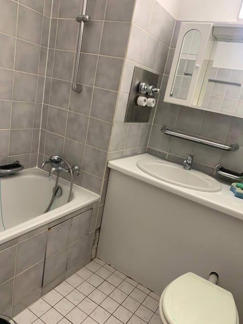 Möblierte Apartment im Herkules Köln Neuehrenfeld Apartment in Cologne