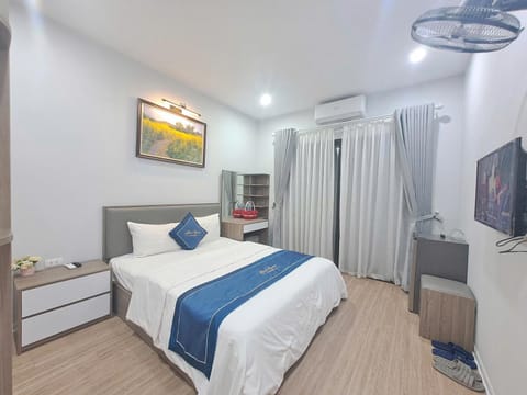 Bed, TV and multimedia, Photo of the whole room, air conditioner