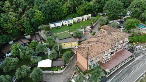 Restaurant/places to eat, Bird's eye view, View (from property/room), Garden view, Mountain view, Inner courtyard view