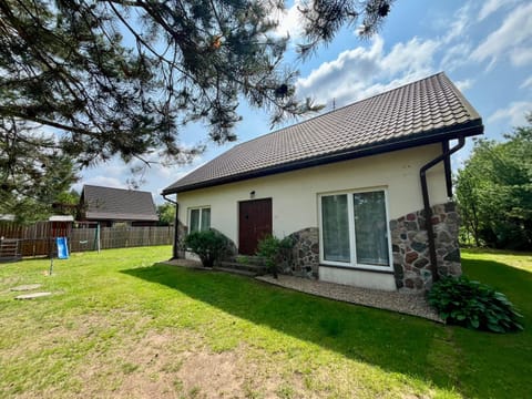 Property building, Facade/entrance, Natural landscape, Garden view