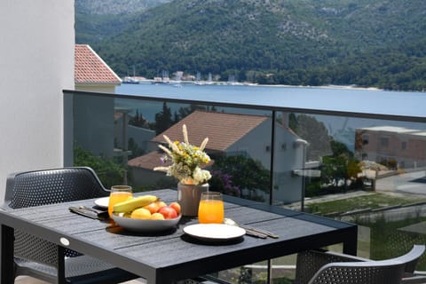 Day, Natural landscape, View (from property/room), Balcony/Terrace, Food and drinks, Food, Mountain view, Sea view