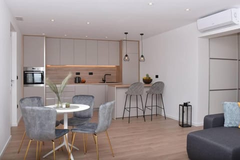 Kitchen or kitchenette, Living room, Seating area, Dining area, pet friendly