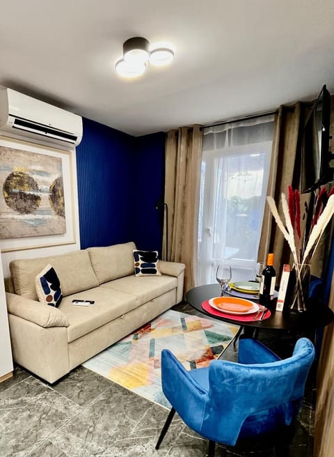 TV and multimedia, Living room, Seating area, furniture, air conditioner