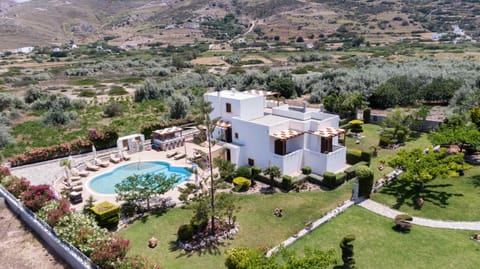 Property building, Nearby landmark, Day, Natural landscape, Bird's eye view, Garden, Garden view, Mountain view, Pool view, Swimming pool, Entertainment, Facility for disabled guests, Parking, oven, sunbed, acessibility