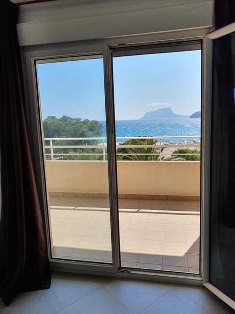 ESPACIOSO APARTAMENTO EN PRIMERA LÍNEA DEL MAR Apartment in Moraira