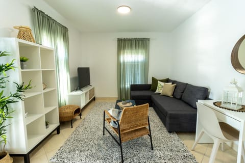 Communal lounge/ TV room, TV and multimedia, Living room, Seating area