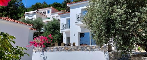 Les Maisonettes House in Samos, Greece